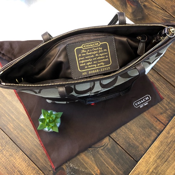 Coach shoulder purse - Picture 2 of 8